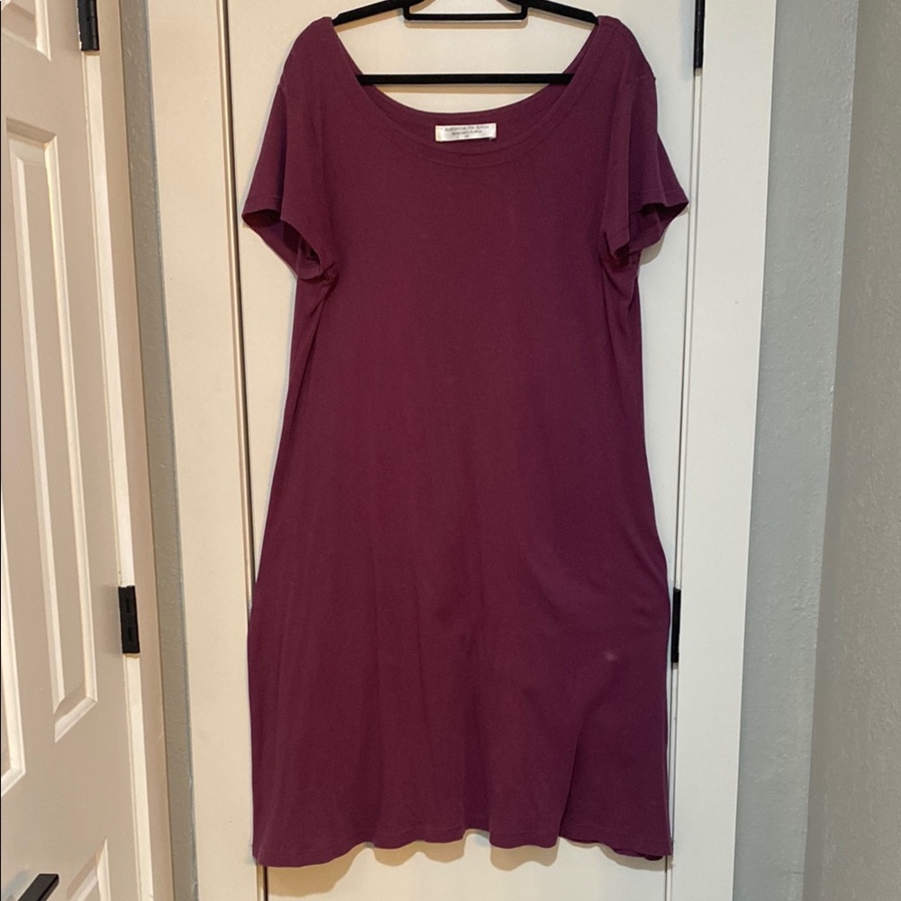 Alexander Del Rosa’s Purple Short Sleeve Dress